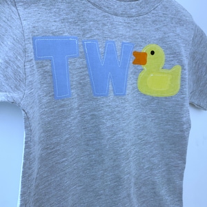 Chemise de deuxième anniversaire Ducky en caoutchouc, ducky en caoutchouc DEUX, chemise Ducky en caoutchouc, tenue de 2e anniversaire, body d’anniversaire de garçon, chemise de 1er anniversaire