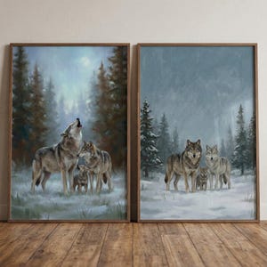 Peut inclure: Deux impressions encadrées représentant des familles de loups dans une forêt. L'une montre un loup hurlant à la lune. L'autre représente une famille de loups dans la neige. Les deux sont encadrées dans du bois brun.