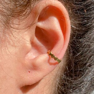Zierliche 925 k Silber Minimalist Gold Ohrmanschette • Anlauffreier zeitloser Ohrring • Modernes Fake Helix Piercing • Weihnachtsgeschenk für Sie