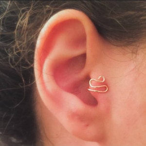 Beautiful Tragus Cuff • Fake tragus piercing • Non pierced ear cuff for tragus • Gift for Her, Gifts for Sister