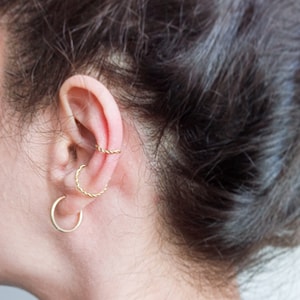 Manchette d'oreille torsadée en or • Boucles d'oreilles intemporelles Boucles d'oreilles en or • Boucles d'oreilles délicates non percées • Cadeau piercing faux conque pour elle