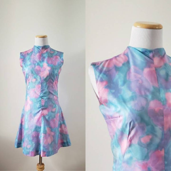 Vintage 1960s ärmelloses Minikleid pink, lila und blau Pastellfarben, 60er Jahre Go Go Retro Blumen Print Kleid Größe extra small XS