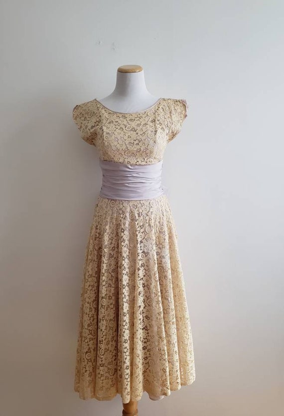 Vintage 50s, 1950s beige and lilac purple floral … - image 2