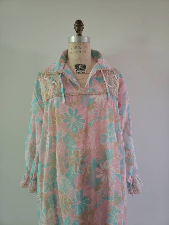 Vintage 1980s pastel flower power long sleeve nig… - image 3