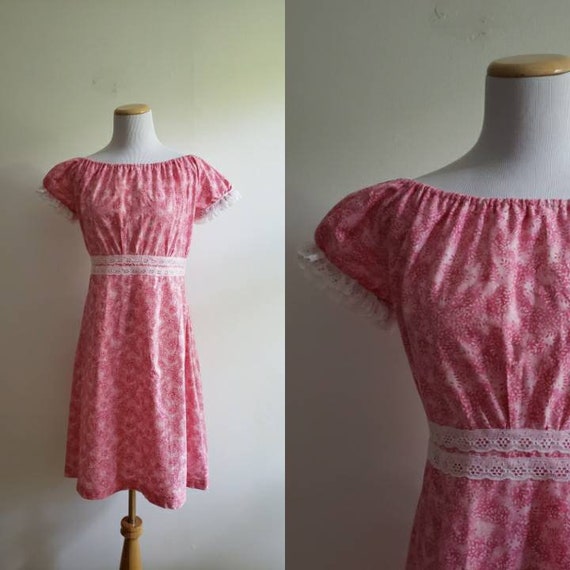 Vintage 1970s 70s pink and white ditsy floral sho… - image 1
