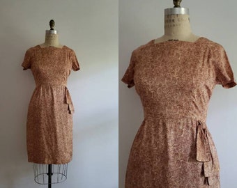 Vintage 60s, 1960s peach pink and brown paisley print short sleeve wiggle dress with side bow, mid century printed day dress size S/M