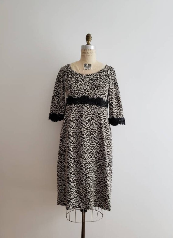 Vintage light grey and black leopard print a-line… - image 2