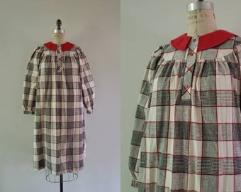 Vintage 1980s red, white and black checkered cotton muumuu dress with collar, 80s oversized frock summer dress size large L