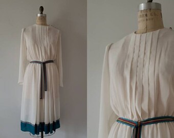 Vintage 80s cream long sleeve fit and flare pleated dress with striped belt and hem, 80s Joseph Ribkoff boho wedding dress size medium M