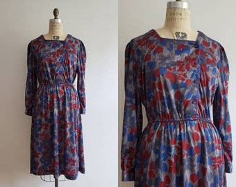 Vintage 80s, 1980s long sleeve dark floral fit and flare printed dress, button up flower power shirt dress size large/extra large L/XL