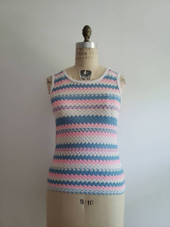 Vintage 70s, 1970s white, blue and pink color blo… - image 3