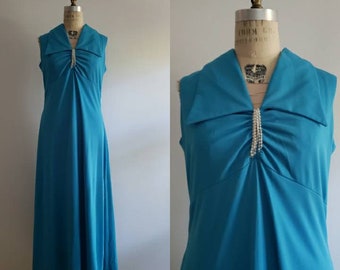 vintage des années 70, robe maxi a-line bleue sans manches des années 1970 avec col d’oreille de chien et détail de ficelle de perle, rétro longue robe d’été taille grand L