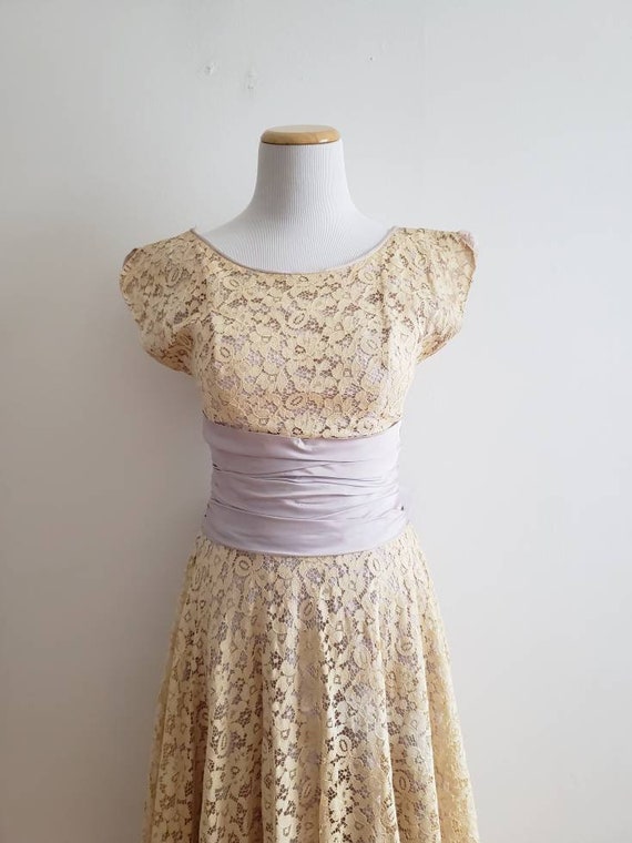 Vintage 50s, 1950s beige and lilac purple floral … - image 3