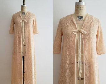 Vintage 70s, 1970s peach pink floral lace dressing gown robe, Victorian inspired feminine long peignoir over piece size small/medium S/M