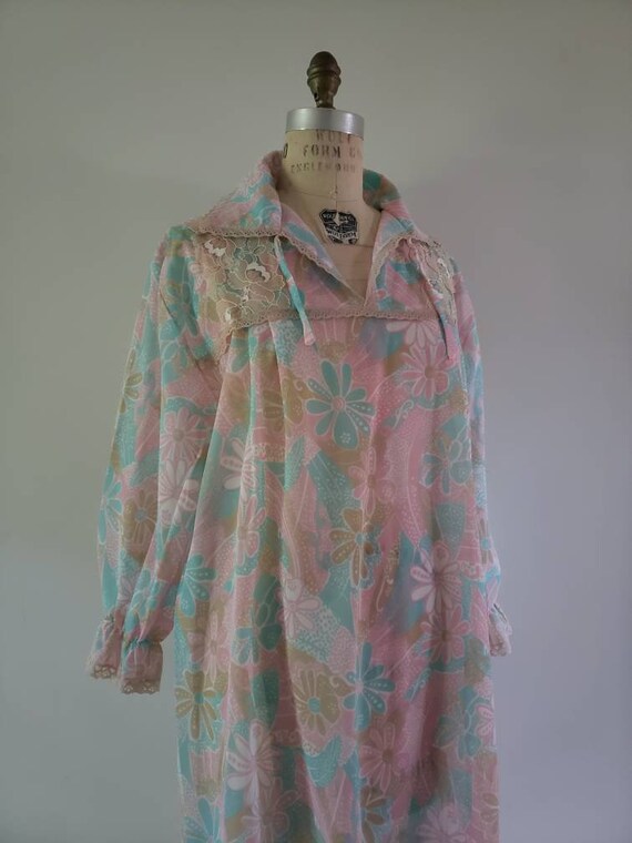 Vintage 1980s pastel flower power long sleeve nig… - image 5