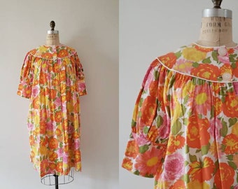 Vintage 1970s orange and yellow flower power half sleeve cotton robe, 70s retro MOD floral print button up nightgown dress size medium M