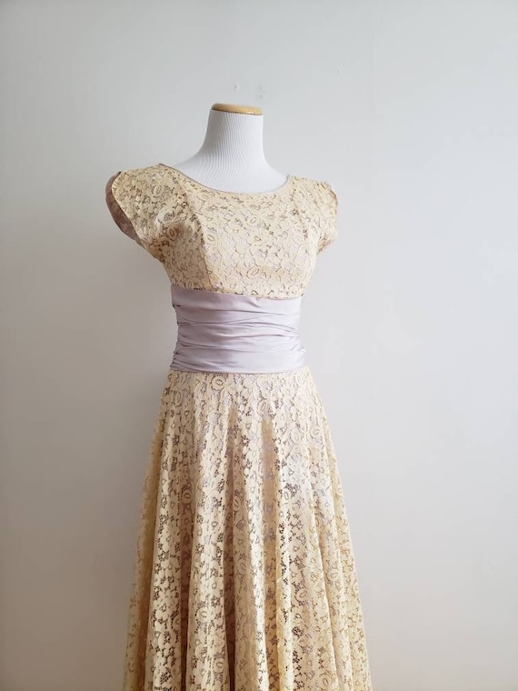 Vintage 50s, 1950s beige and lilac purple floral … - image 4