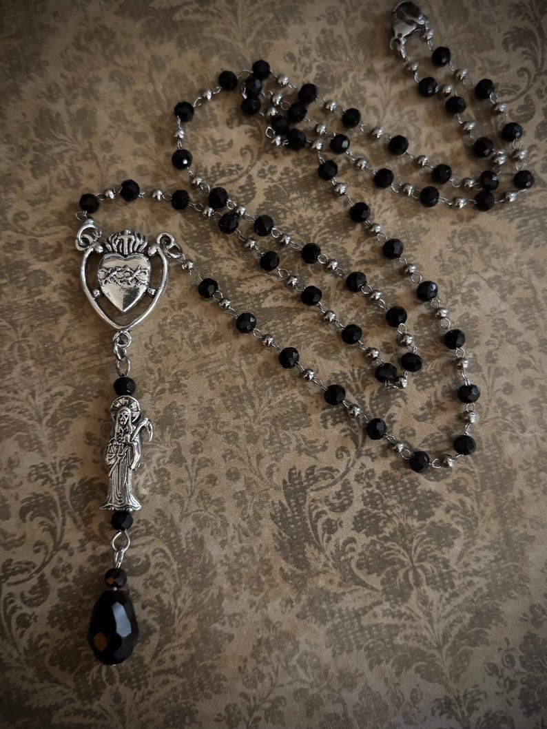 Collar del Sagrado Corazón de la Santa Muerte imagen 1