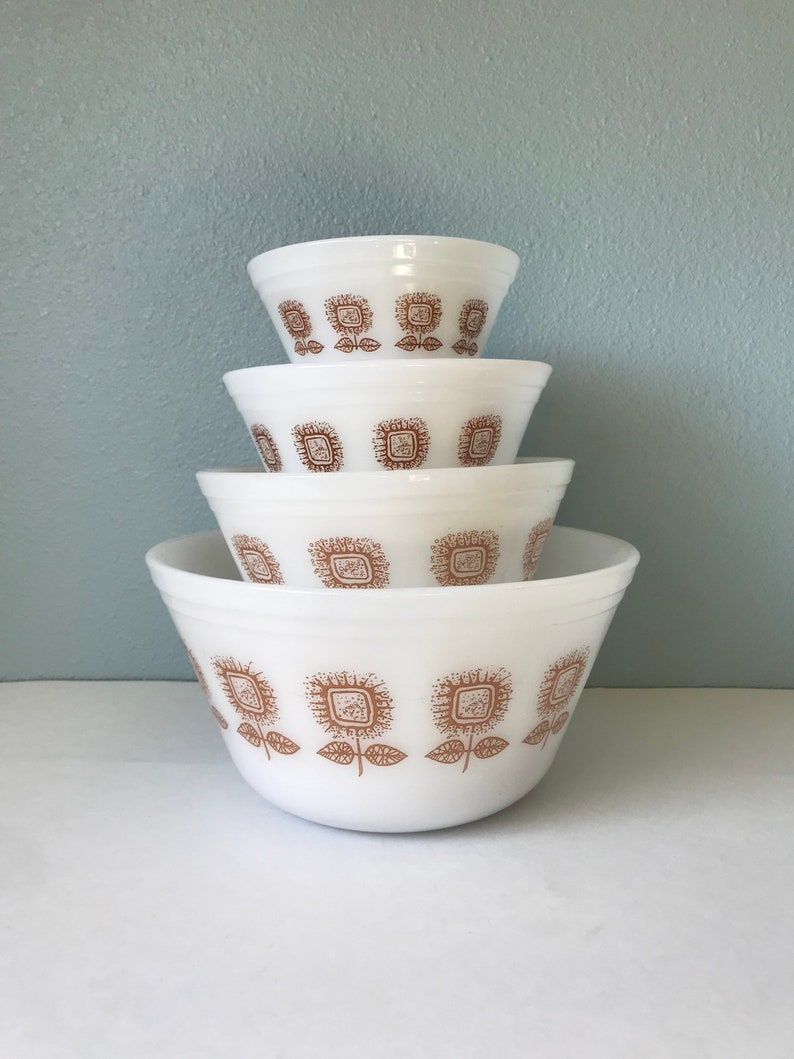 1970/'s Federal Glass Mixing Bowl Set of 3 Nesting Milk Glass Bowls in Avocado Design