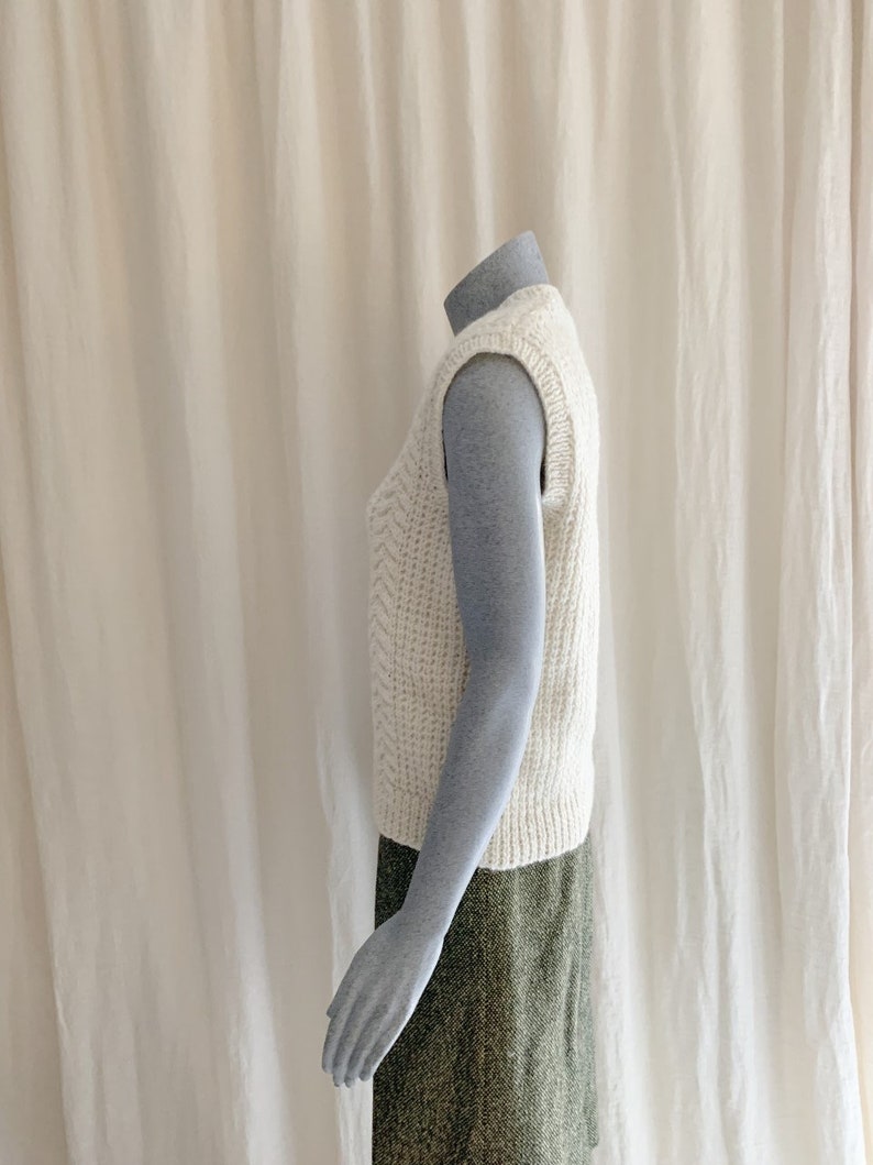 Size 10 UK Medium Made in New Zealand Cream Cable Knit Sweater Vest Sleeveless Size 8 US Cable Knit Vest D