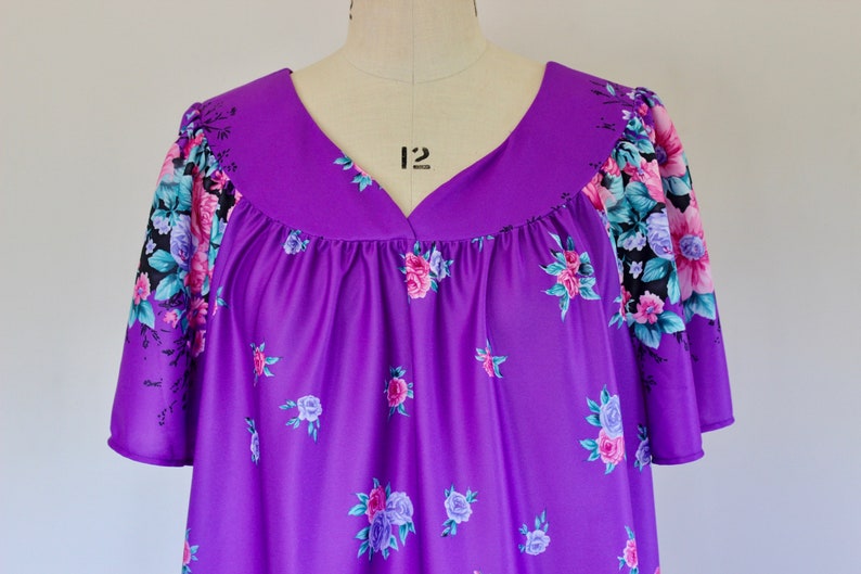 46 Bust Size 14-16 US LargeXL Long Robe Short Sleeve* 90s Dressing Gown Orchid Purple Florals Robe