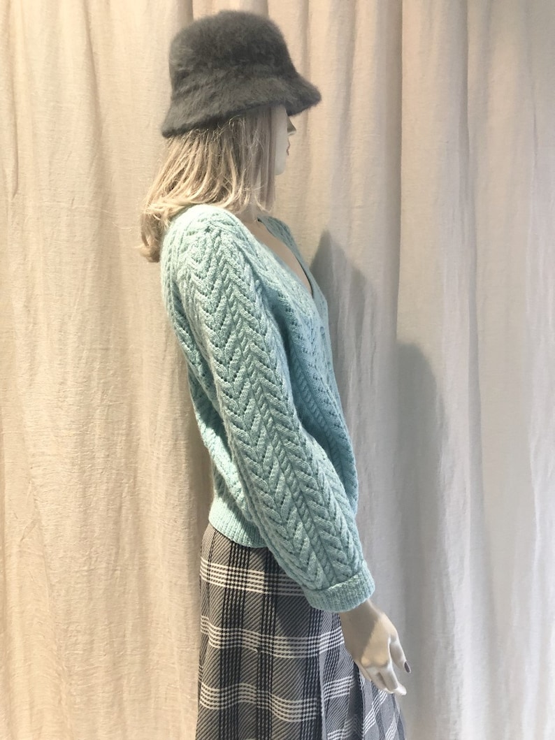 V Neck D Womens Cardigan Hand Knit Size 10 US New Zealand Made 12 UK 70s Vintage Sweater Mint Cable Knit Cardigan