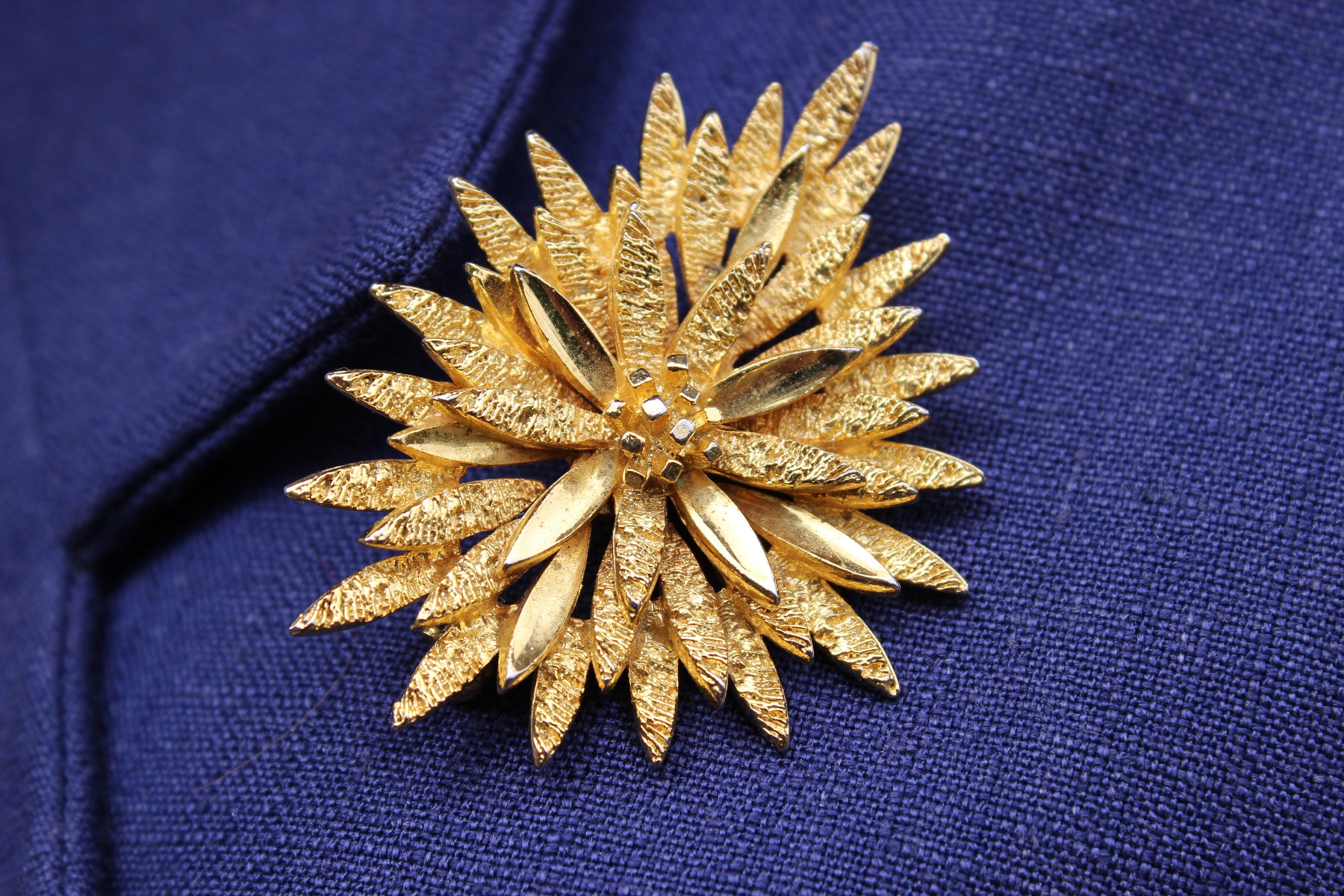 Flowerburst Brooch -Forget-me-not-blue main image 1