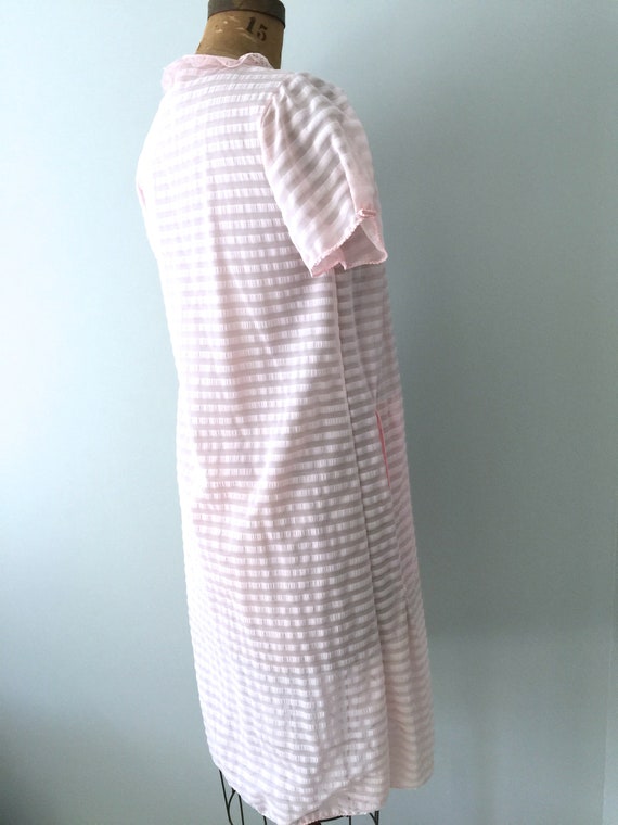 1960s Seersucker Pink Night Gown,Dressing Gown, V… - image 7