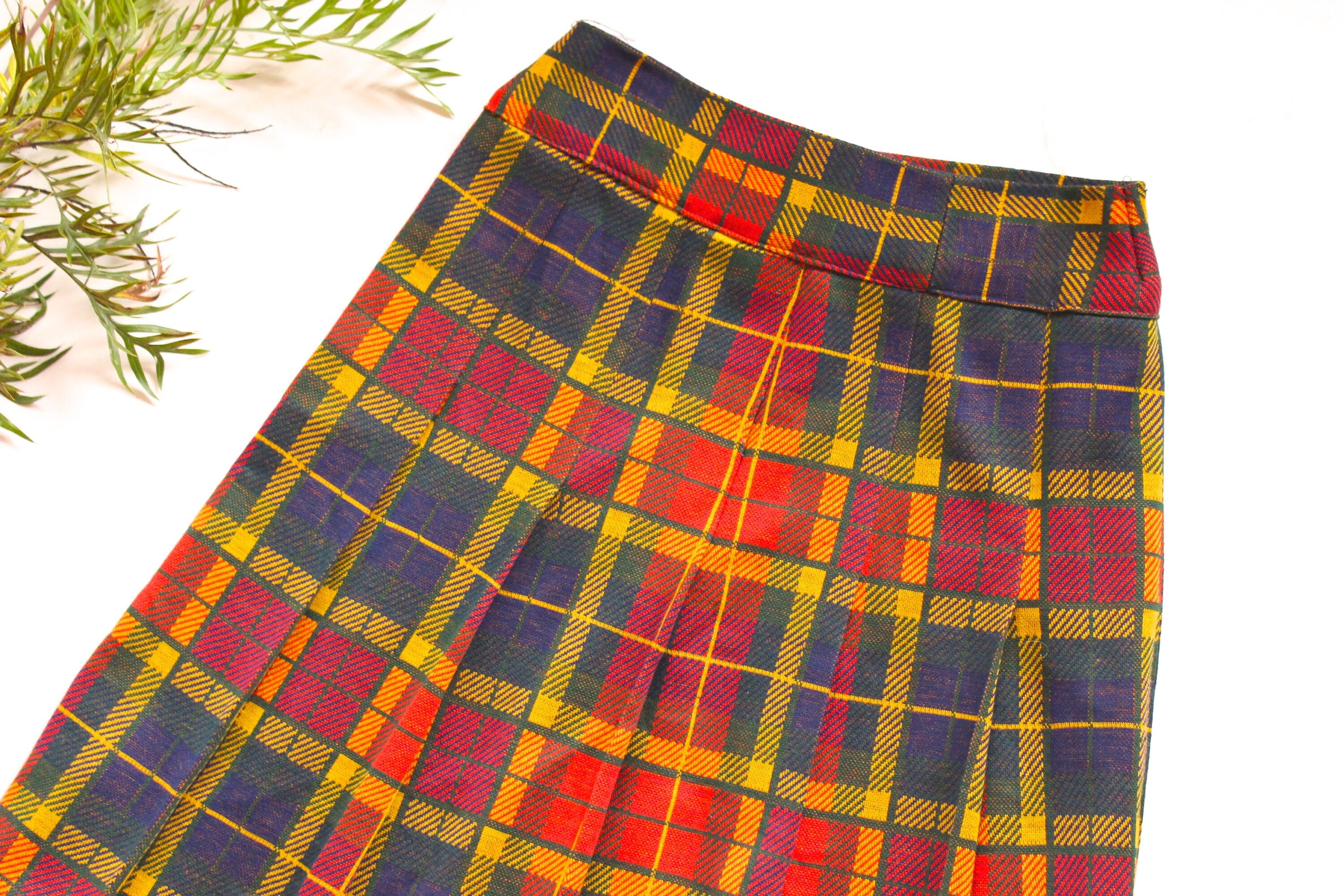 High waisted plaid skirt queen top