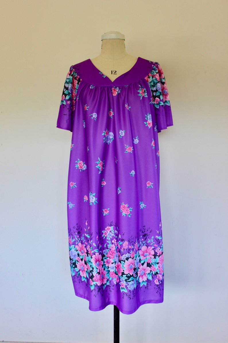 46 Bust Size 14-16 US LargeXL Long Robe Short Sleeve* 90s Dressing Gown Orchid Purple Florals Robe