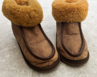 Vintage Boots Sheepskin Slippers, Slipper Boots, Sheepskin, Size Small/Medium Sheepskin Slippers, House Boots, Made in New Zealand, x