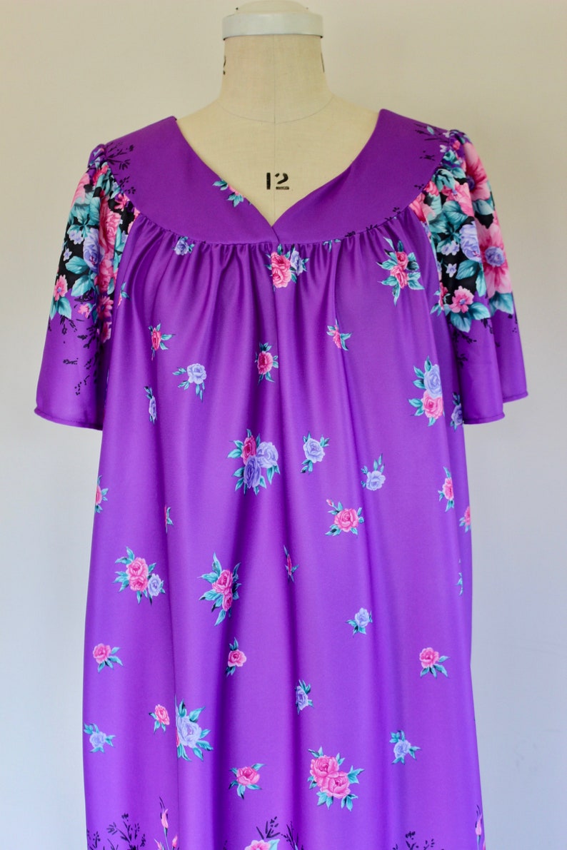 46 Bust Size 14-16 US LargeXL Long Robe Short Sleeve* 90s Dressing Gown Orchid Purple Florals Robe