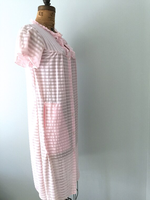 1960s Seersucker Pink Night Gown,Dressing Gown, V… - image 2