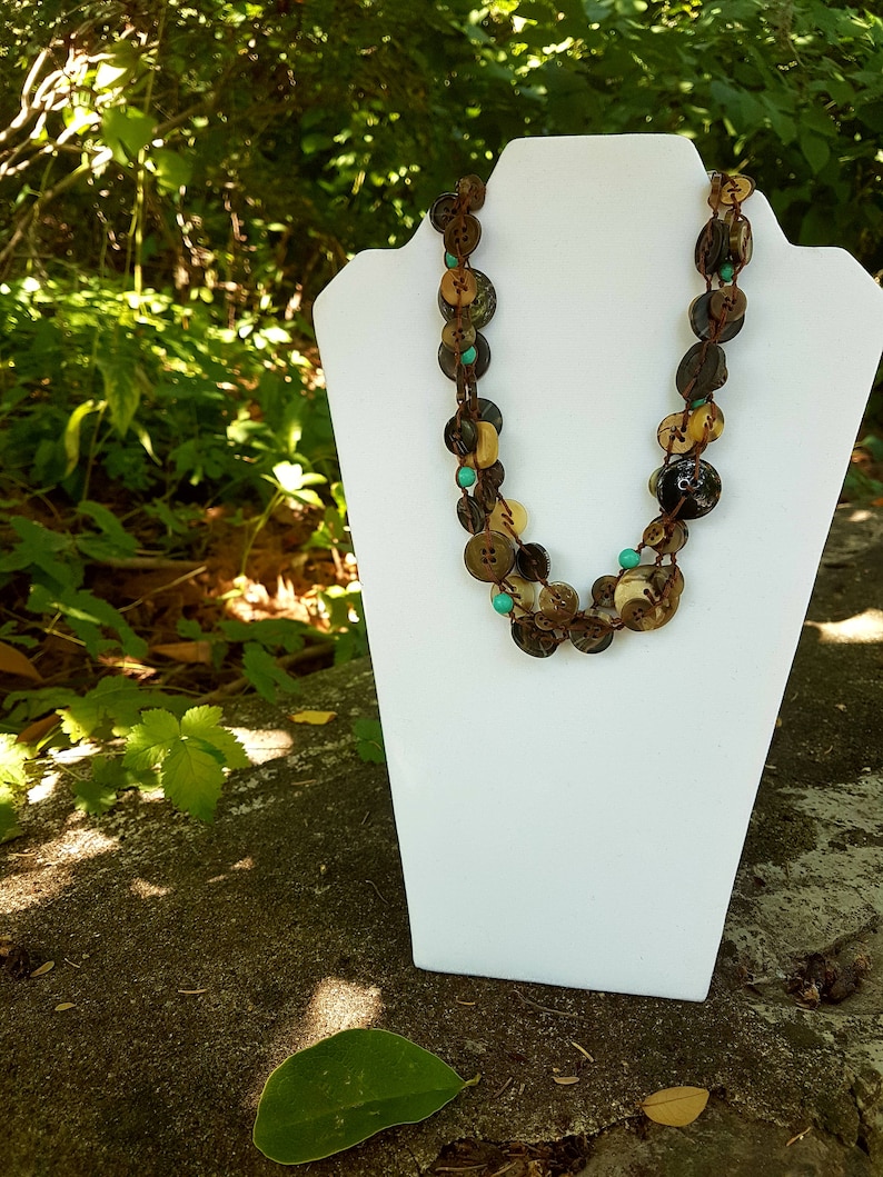 Brown and Pearl buttons necklace turquoise