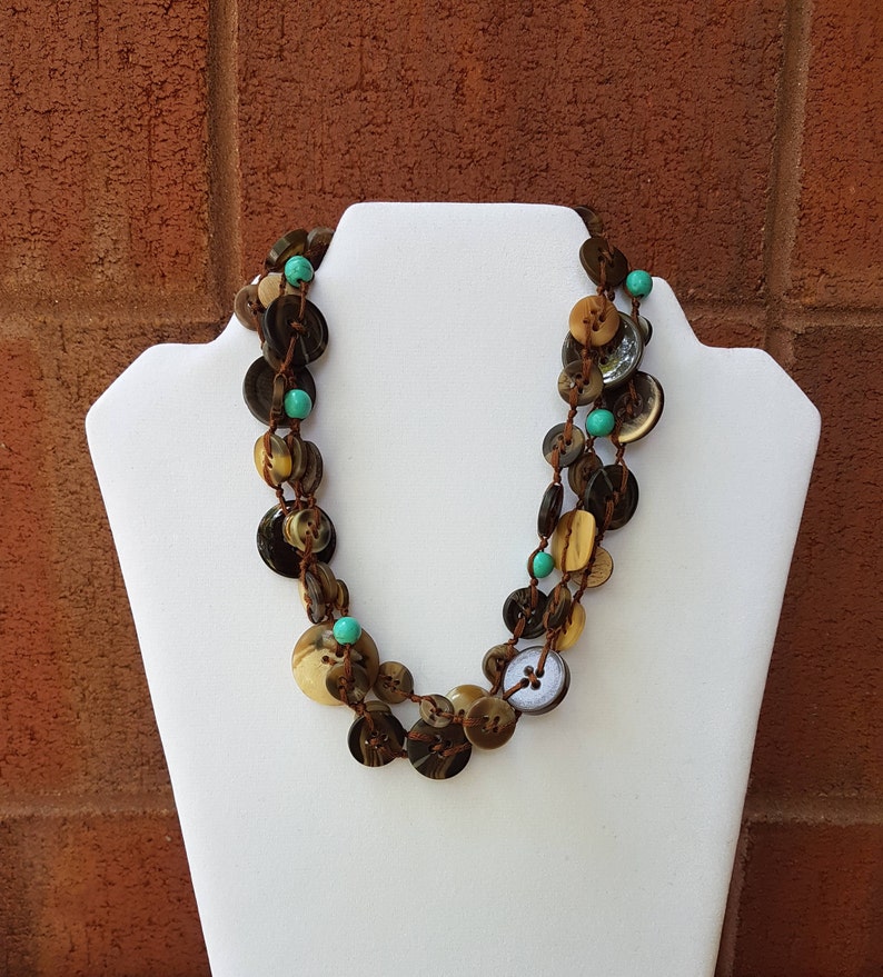 Brown and Pearl buttons necklace turquoise