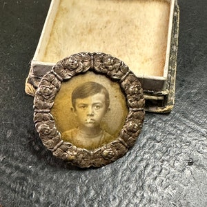 Art Deco Antique French silver plated photo holder locket medal medallion photo locket pendant brooch