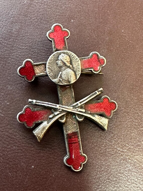 BROCHE ancienne Jeanne d'Arc -béatification - laiton argenté : 3,2 cm