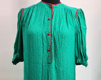 Vintage 1970’s Kelly Green Silky Smock Dress