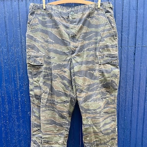 Y2K Vintage Tiger Camo Cargo Pants / Adjustable / Gusseted / Large