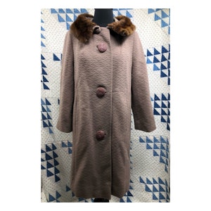 Vintage 40’s/50’s Beige Wool Coat with Fur Collar and Satin Lining
