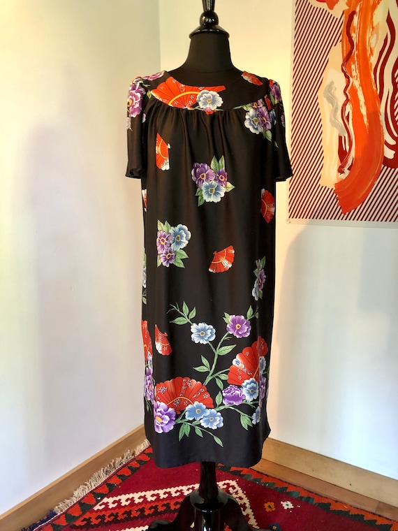 Vintage 1970’s Floral and Asian Inspired Muumuu - image 1