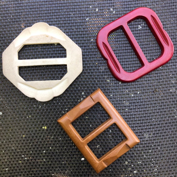 Set/3 Vintage 1940’s Bakelite Belt Buckles - image 2