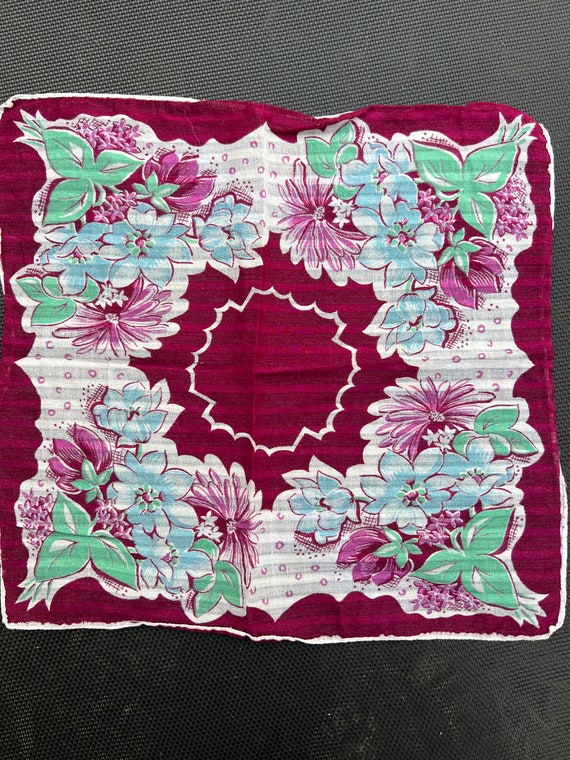 Vintage 1940’s Floral Hankie / Hankerchief / Pock… - image 1