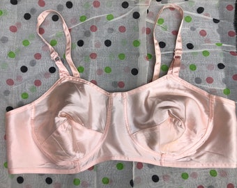 Vintage 1940’s Pale Pink Satin Bra / Vintage Lingerie / Pinup Girl