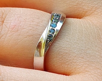 Natural Alexandrite Ring,Mobius Ring 925 Sterling Silver, Unique Green Ring, June Birthstone Ring, Color Changing Ring, Green Gemstone Ring