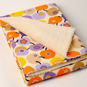 Blanket, retro apples, purple/orange, cuddly blanket, with baby on the way, cotton blanket, image 3