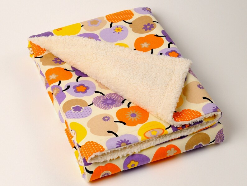 Blanket, retro apples, purple/orange, cuddly blanket, with baby on the way, cotton blanket, image 3