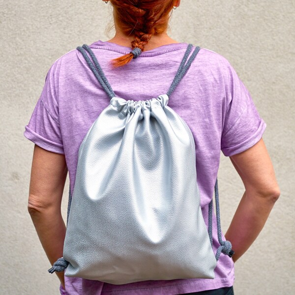 Rucksack/ silber/ Kunstleder/ metallic