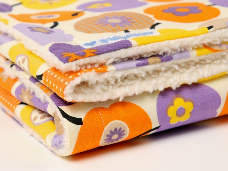 Blanket, retro apples, purple/orange, cuddly blanket, with baby on the way, cotton blanket, image 1