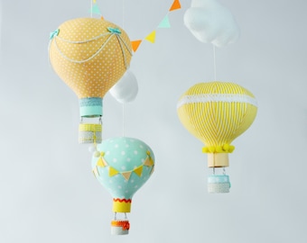 Multicolor yellow mint orange mobile / Unisex nursery, gender neutral / Clouds and balloons nursery / Travel theme mobile / Baby shower gift